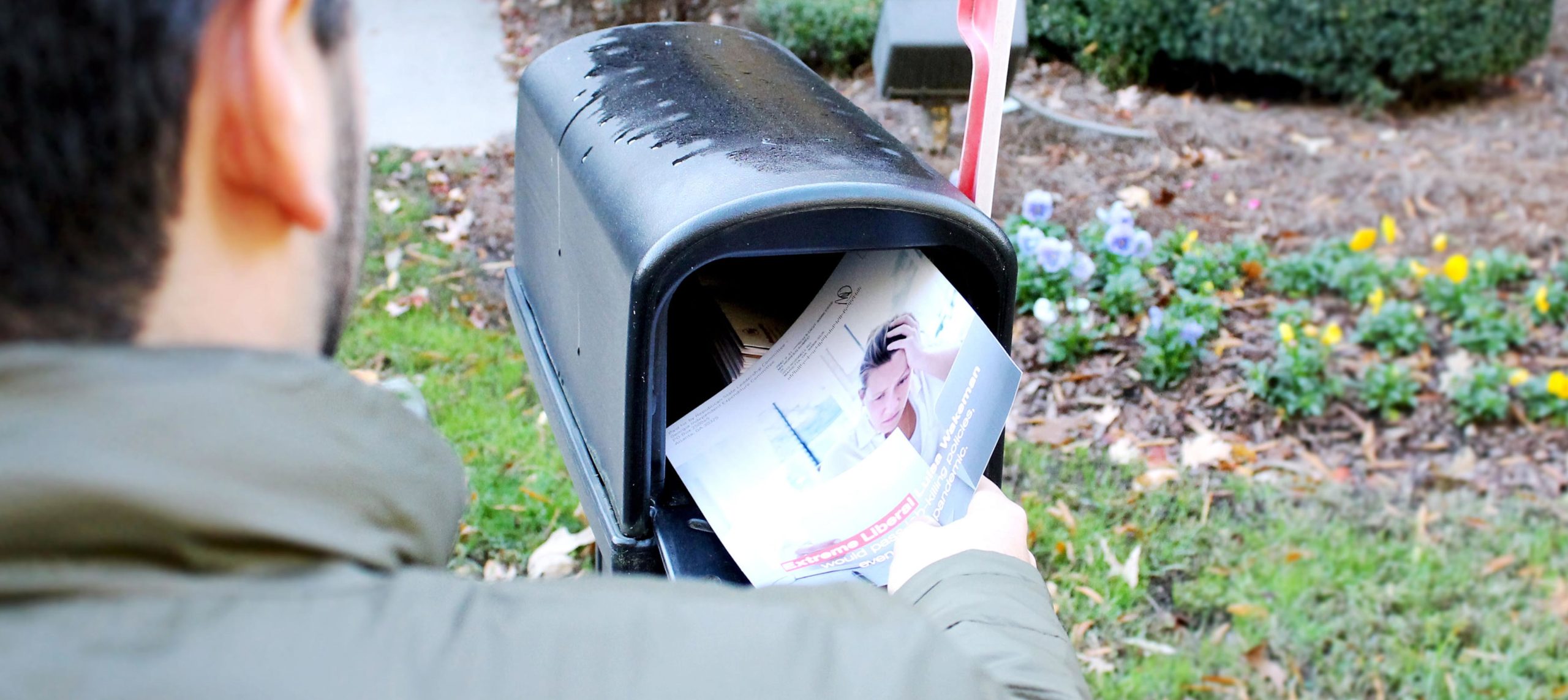 How Direct Mail Outperforms Email for Local Advertising